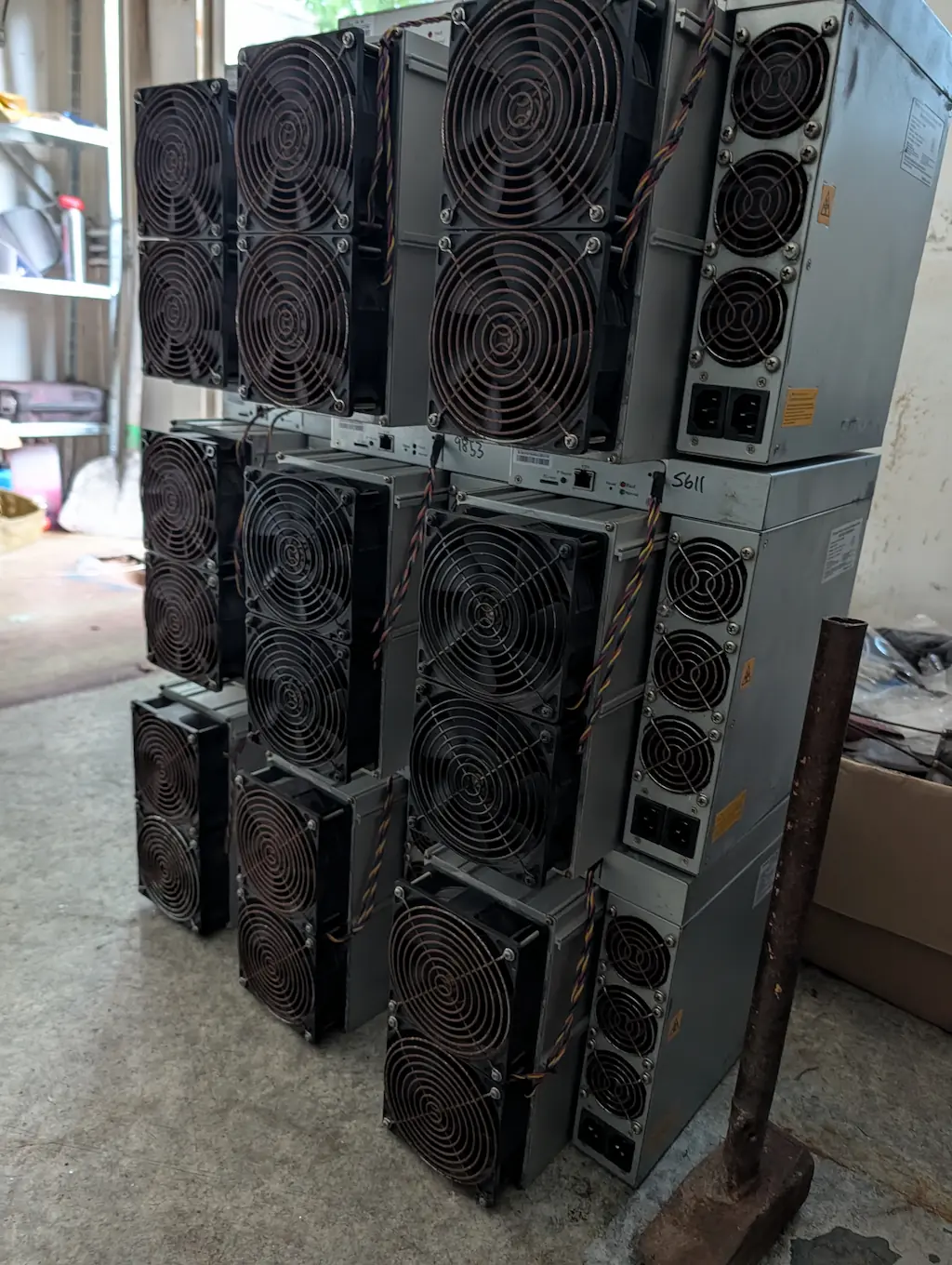 Virtuálna batéria prepadá Stroje Antminer S19 skladom, riešenie pre prebytky vo virtuálnej batérii